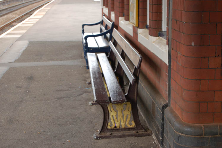GWR seat at Stourbridge Junction